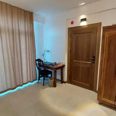 Seron Mountain House Homestay